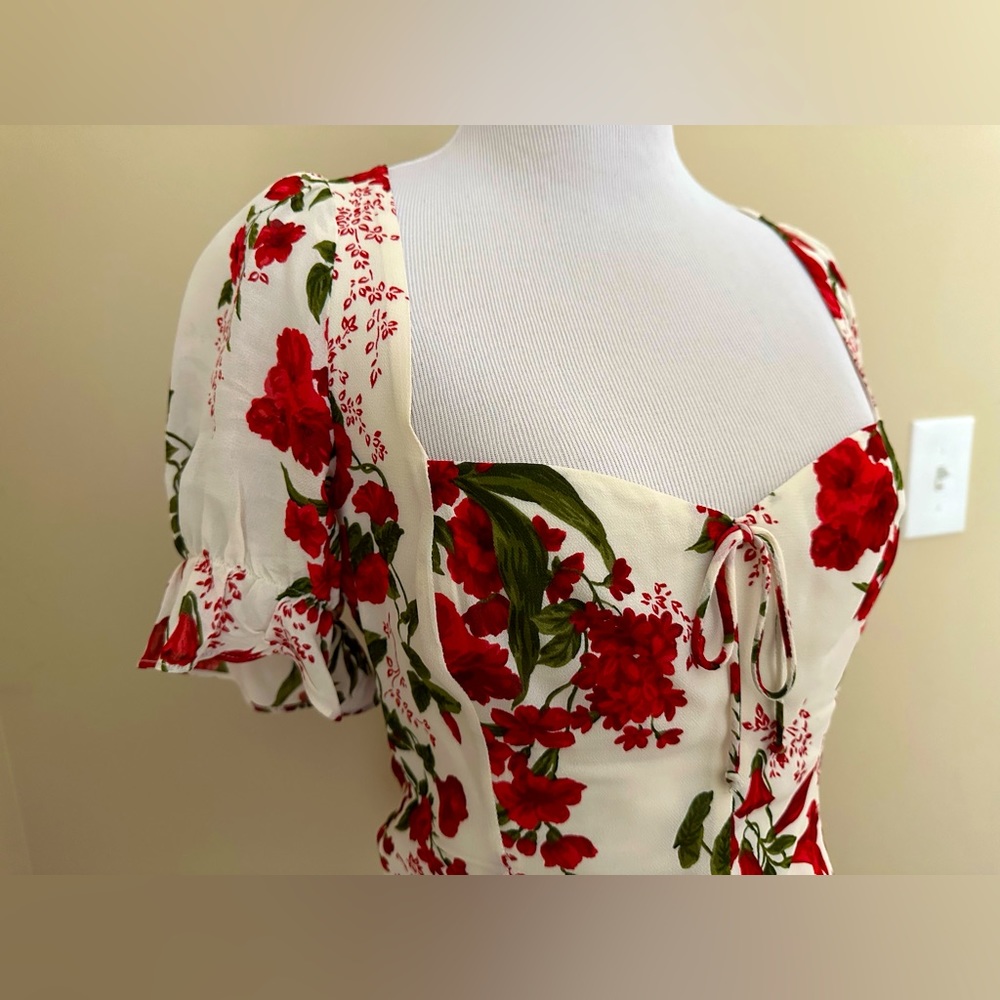 Like New Reformation Delevan top in size 2 in a red floral print